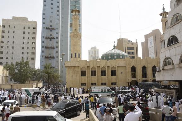 Наслідки теракту у мечеті в Кувейті (ФОТО, ВІДЕО) - фото 3