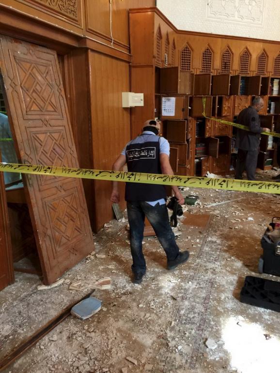 Наслідки теракту у мечеті в Кувейті (ФОТО, ВІДЕО) - фото 5