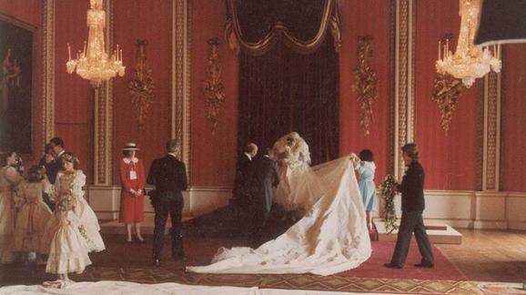 В мережу виклали раніше невідомі світлини з весілля принцеси Діани - фото 1